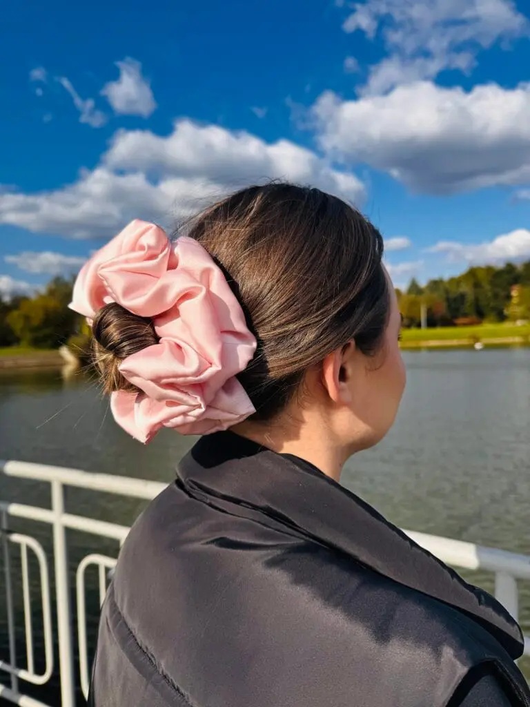 Satynowa gumka do włosów – PINKIE maxi