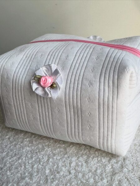 Biała kosmetyczka saszetka CLEAN GIRL small