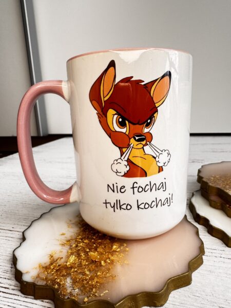 Kubek „Nie fochaj tylko kochaj!” – uroczy prezent z humorem