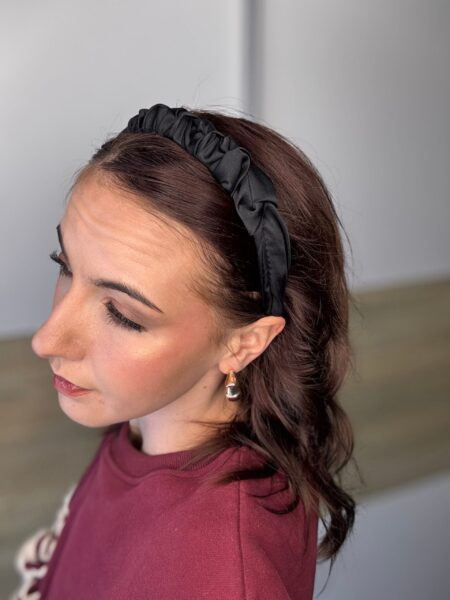 Opaska do włosów marszczona BLACK– stylowy dodatek na każdą okazję