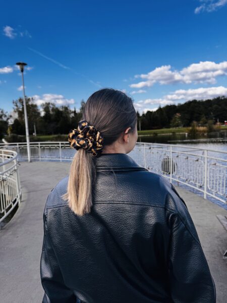 Satynowa gumka do włosów – PANTERA medium