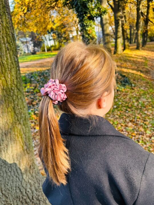 gumka do włosów puder