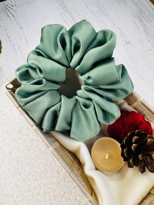 Satynowa gumka do włosów – SZAŁWIA medium