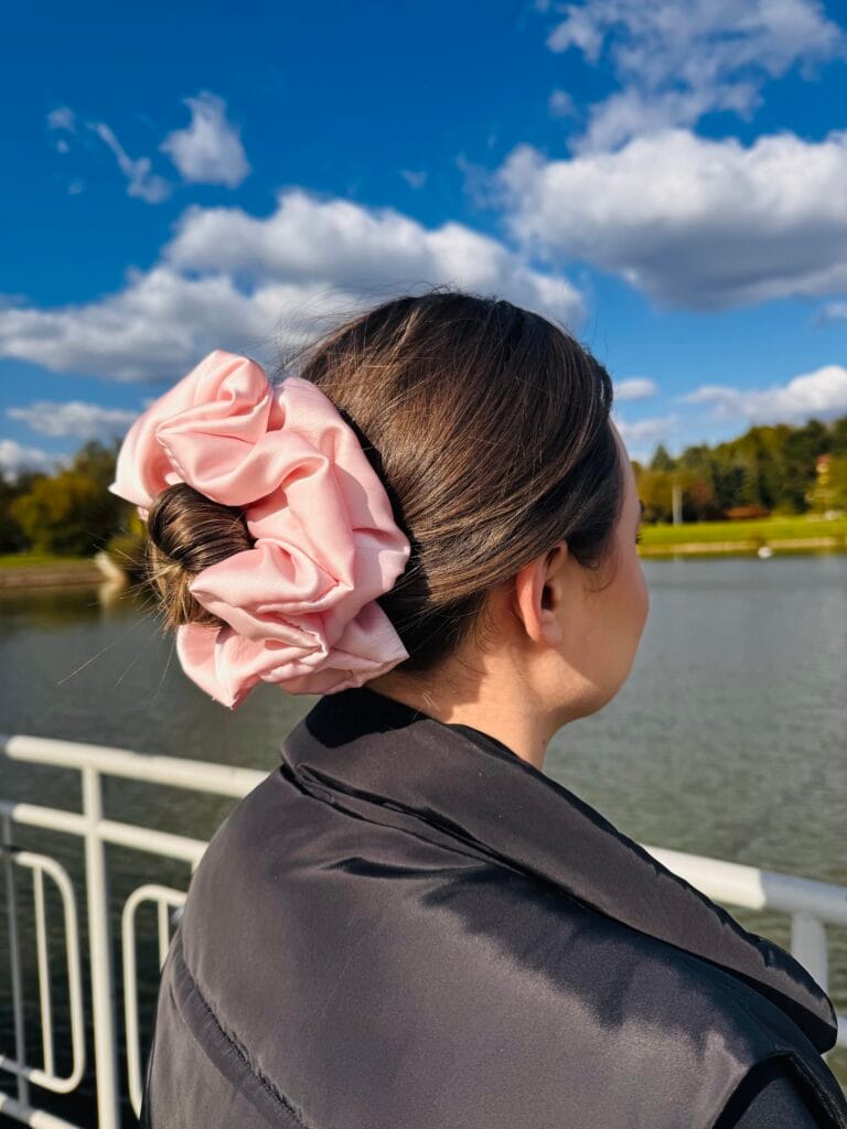 Satynowa gumka do włosów – PINKIE maxi