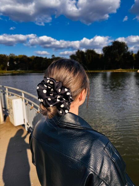 Satynowa gumka do włosów – MIDNIGHT DOTS maxi