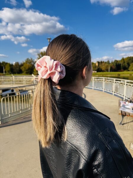 Satynowa gumka do włosów – PINKIE medium