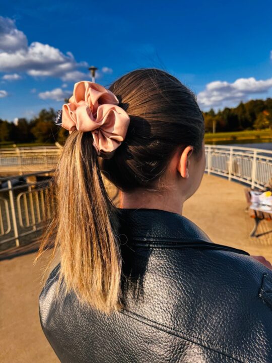 Satynowa gumka do włosów – GOLDEN medium