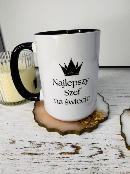 Kubek „Najlepszy Szef” – idealny prezent dla szefa na urodziny, Dzień Szefa lub od zespołu. Stylowy kubek z trwałym nadrukiem, do kawy i herbaty.